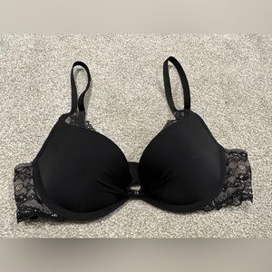 VICTORIA’S SECRET Padded Demi Bra Size 32A